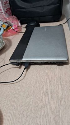 Bán nhanh laptop Samsung NP-RV409
