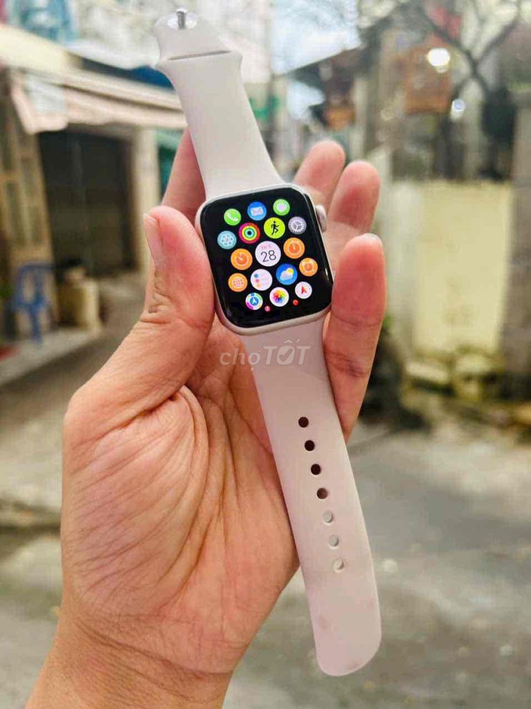 Apple Watch SE 2 size 40mm trắng đẹp keng