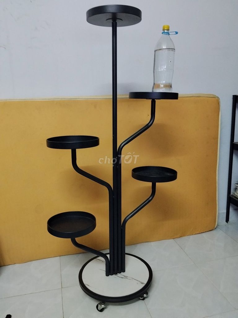 Kệ trang trí Kim loại Đen Hình cây. Mua bán Tủ, kệ gia đình tại Quận Bình Thạnh Tp Hồ Chí Minh được đăng bởi Hội Đồ Điện Tử hình 1