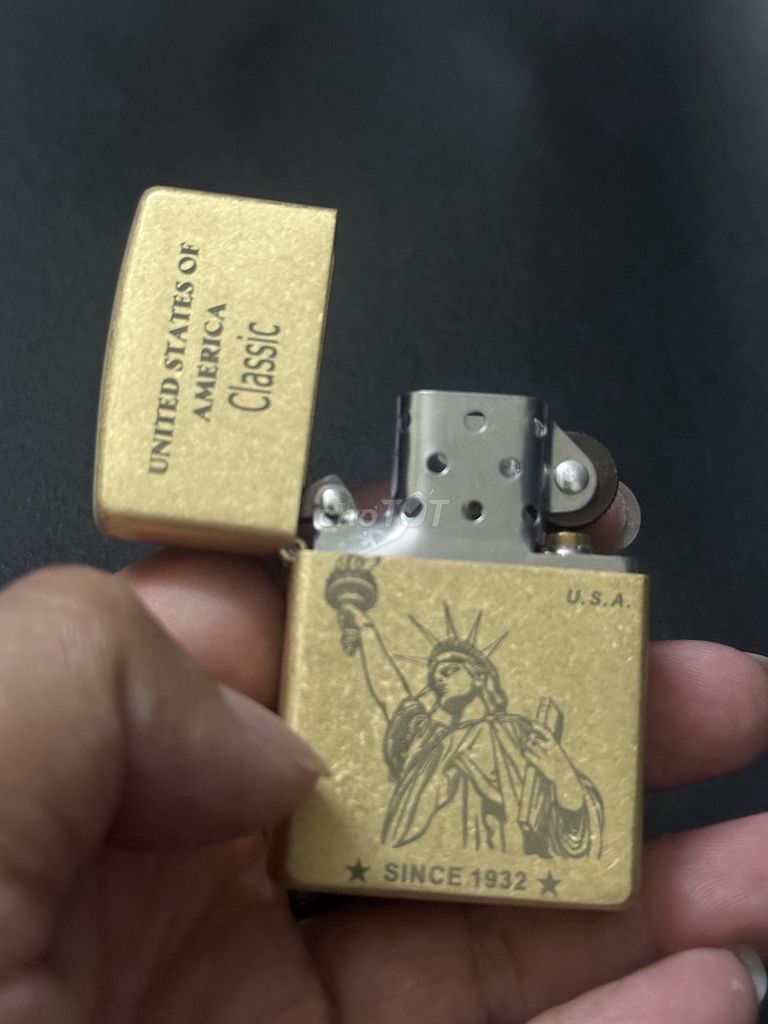 Sưu tầm Zippo đồng nguyên khối đẹp.Giao lưu tất cả