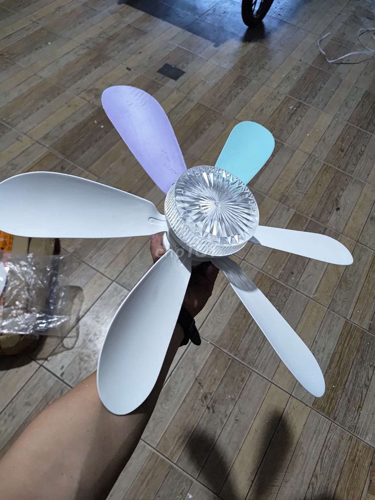 Quạt trần đèn LED Trắng 40W. Mua bán Quạt tại Huyện Sóc Sơn Hà Nội được đăng bởi thao shiper hình 1