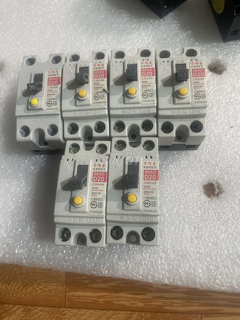 CB chống giật 20a hàn quốc. Mua bán Đồ chuyên dụng, Giống nuôi trồng tại Thị xã Bến Cát Bình Dương được đăng bởi luannguyen hình 1