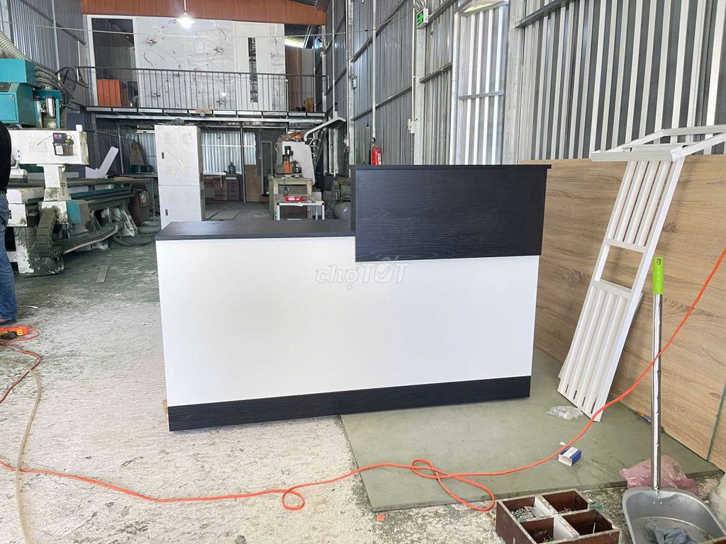 Bàn lễ tân , quầy thu ngân Gỗ MDF lõi xanh . Mua bán Đồ dùng văn phòng tại Quận Cẩm Lệ Đà Nẵng được đăng bởi Ngọcn shop hình 1