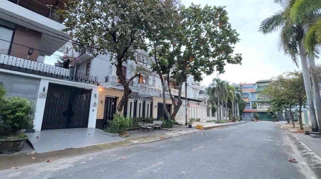 Аренда · 5 комн. · 200 м² · Quận Bình Tân, ул. Đường 32
