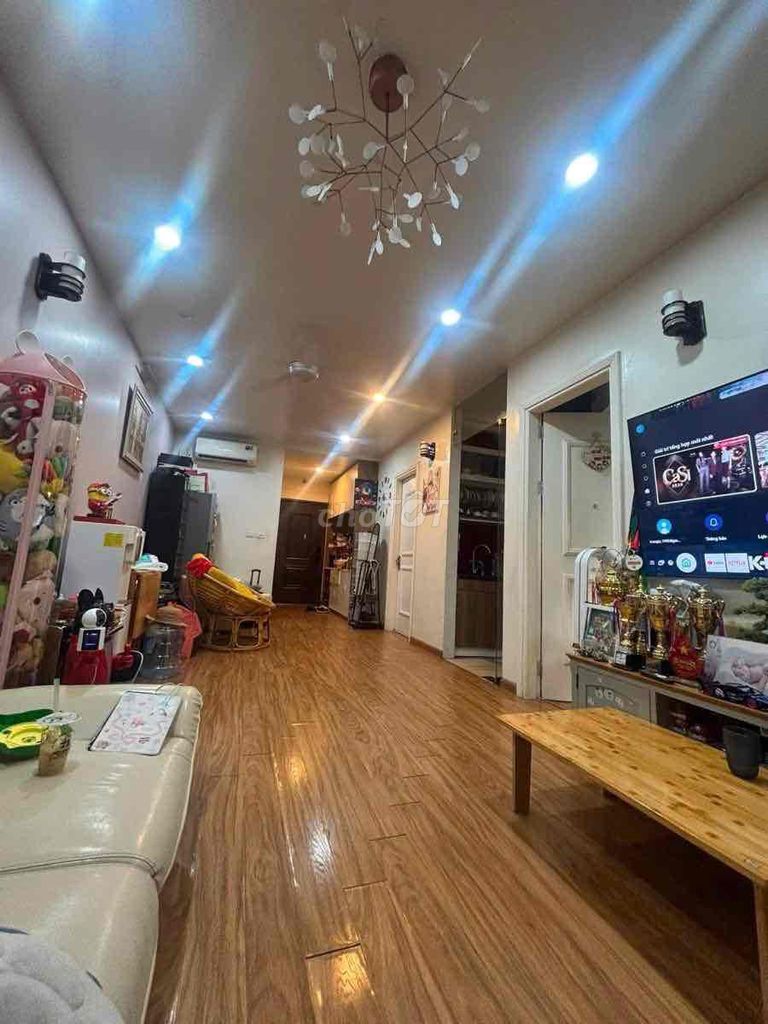Bán chung cư Chung Cư Rainbow Linh Đàm 70m2  T12 giá 5,5 tỷ lô góc 2 t