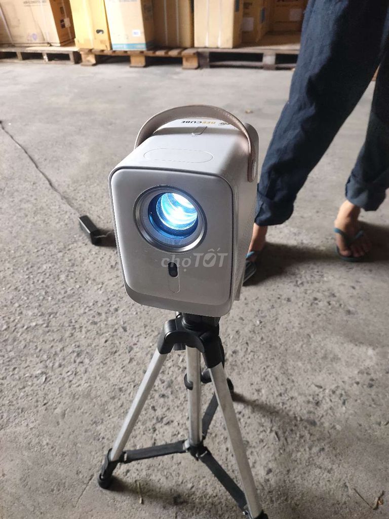 Máy chiếu BEECUBE Trắng Đã sử dụng. Mua bán Đồ dùng văn phòng tại Quận Sơn Trà Đà Nẵng được đăng bởi michael hình 1