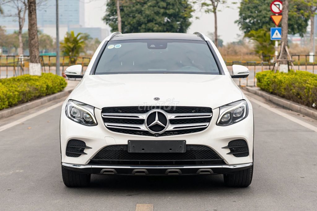 Mercedes Benz GLC300 4matic Odo: 89.000 km sx 2017