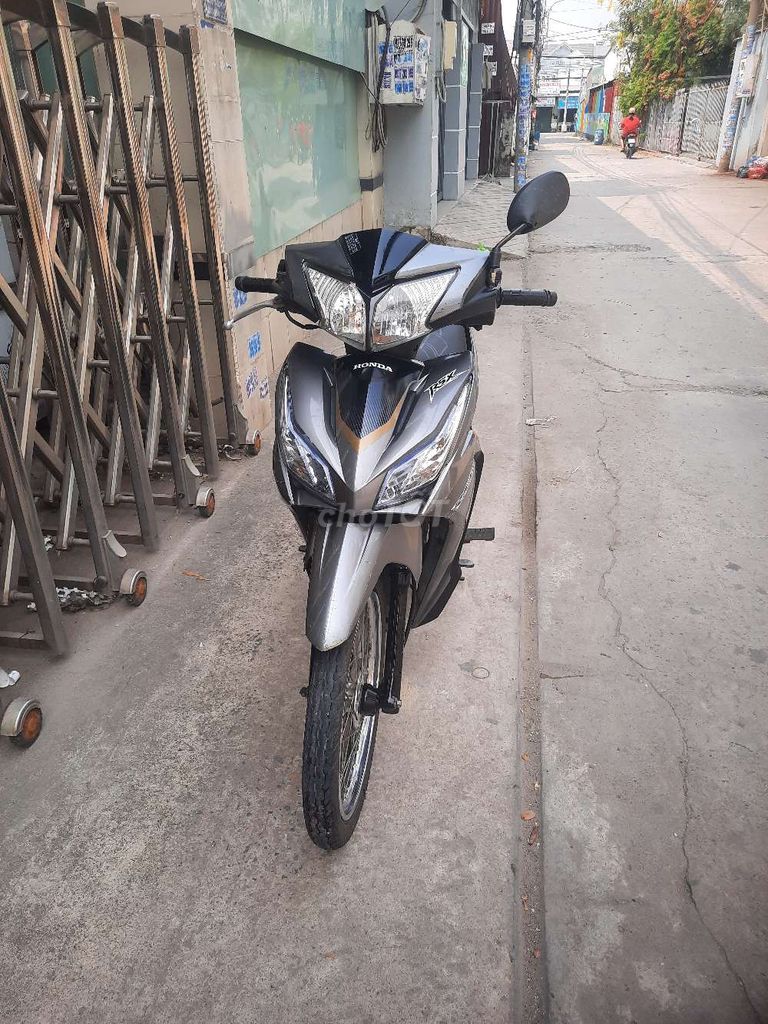 Cần bán xe wave honda 110 bstp.Xe còn zin. Máy êm.