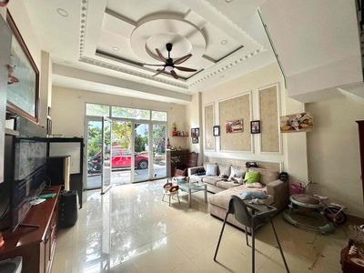 Cho thuê nhà 4 tầng/4PN hẻm oto sát Phạm Văn Đồng- Hiệp Bình Chánh
