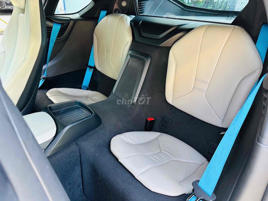 BMW i8 2015 - 35000 km. Mua bán Ô tô tại Quận 8 Tp Hồ Chí Minh được đăng bởi Hồng Phúc hình 4