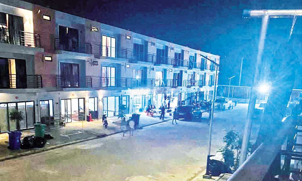 Dịch vụ sơn nhà 8 năm kinh nghiệm. Dịch vụ tại Quận 7 Tp Hồ Chí Minh được đăng bởi chuyên sơn nước mặt bằng nhà trọ hình 1