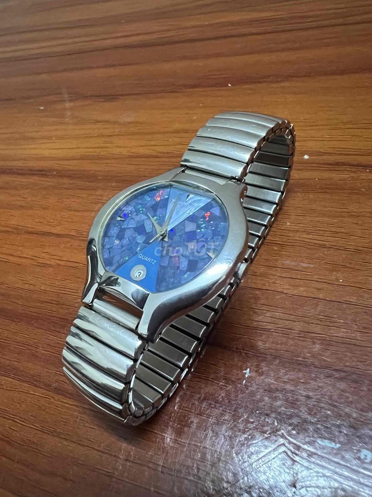 Đồng hồ mặt Opal rất đẹp