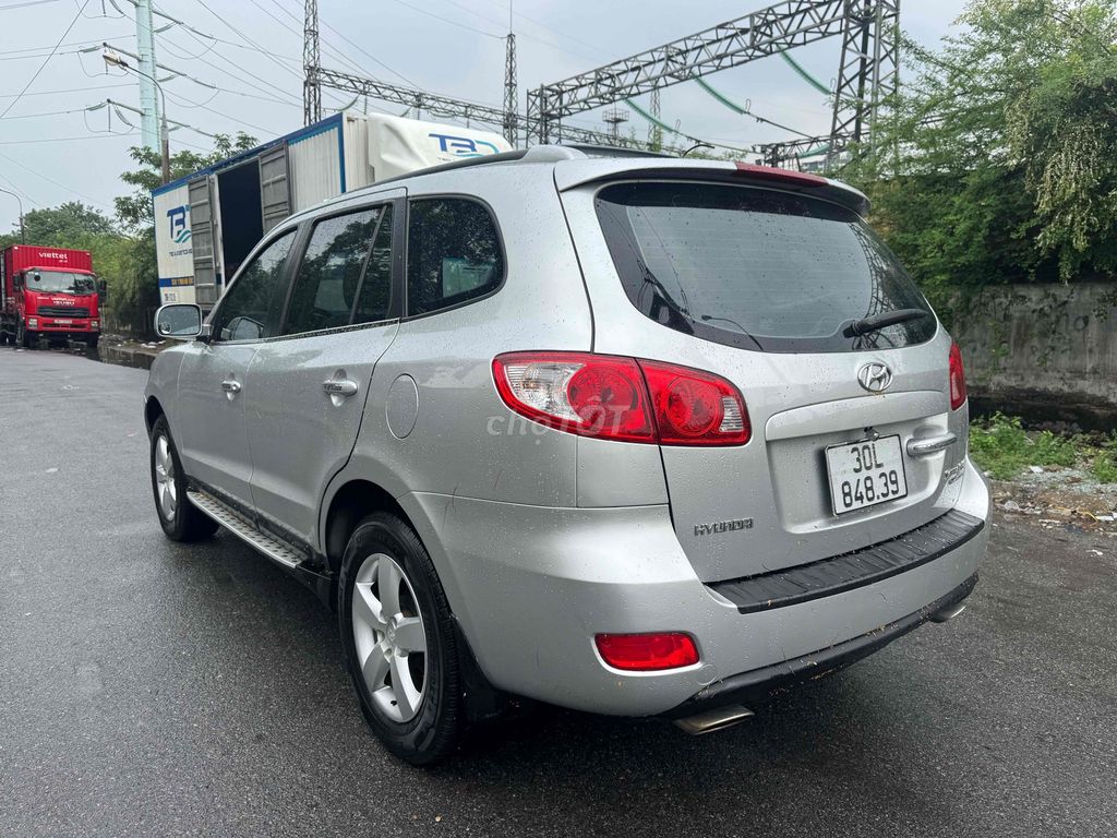 Hyundai SantaFe 2008 серебристый 7 мест автомат бензин