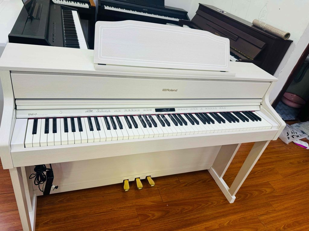 piano rolan Hp605GP như mới bh 2 năm