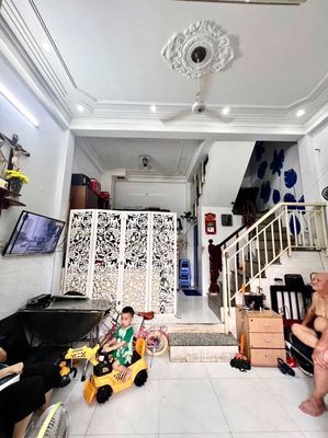NGAY CV LÊ THỊ RIÊNG Q.10 NGANG LỚN 4,2* XÂY 3 TÂNG VỚI 2PN. Mua bán nhà ở tại Quận Tân Bình Tp Hồ Chí Minh được đăng bởi Vu Xuan Bac