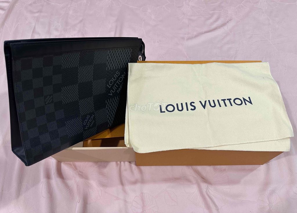 Cần Pass lại Clutch LV , Gucci