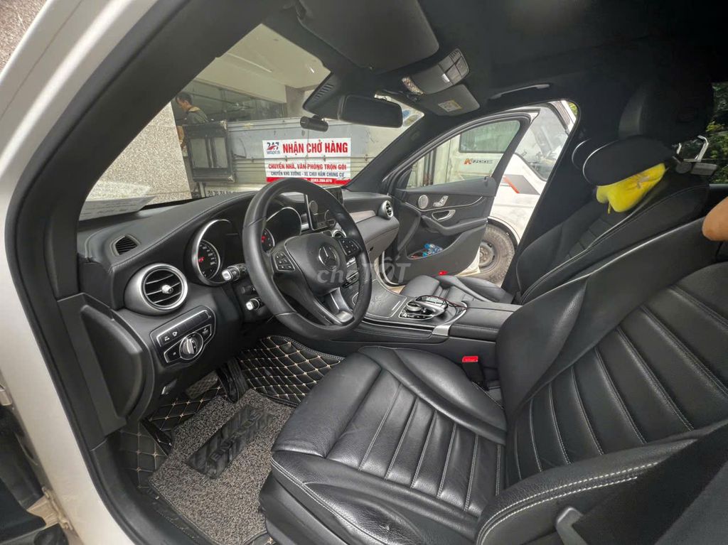 Mercedes Benz GLC 2018 300 4MATIC - 80000 km. Mua bán Ô tô tại Quận Nam Từ Liêm Hà Nội được đăng bởi Dương thị Kim Thanh hình 3