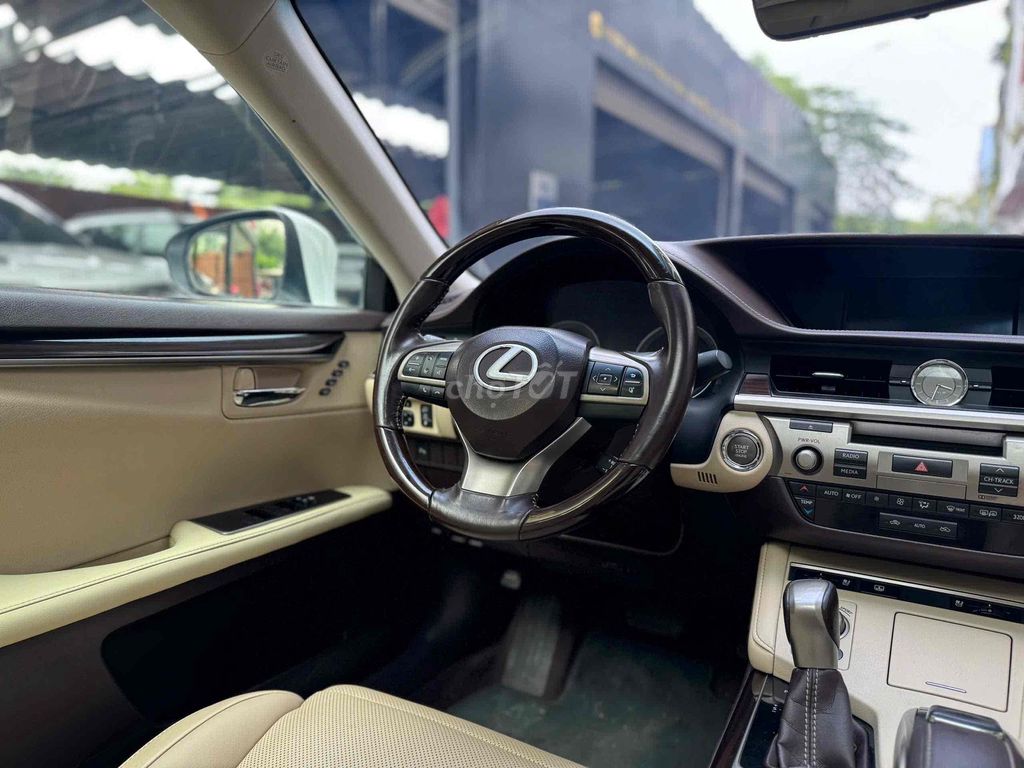 Lexus ES 250 2.5L 2015 60.000km. Mua bán Ô tô tại Quận Gò Vấp Tp Hồ Chí Minh được đăng bởi Thức hình 5