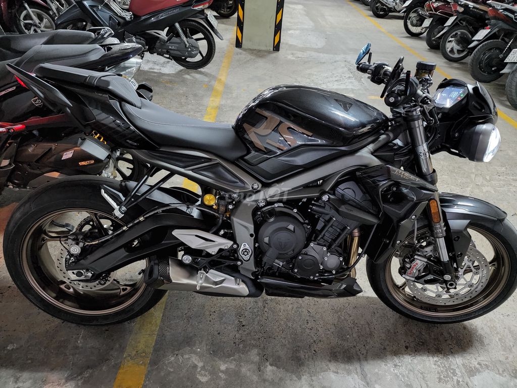 Triumph Street Triple 765 RS 2022 Đen carbon. Mua bán Xe máy tại Quận Bình Thạnh Tp Hồ Chí Minh được đăng bởi Tri Khai Han hình 1