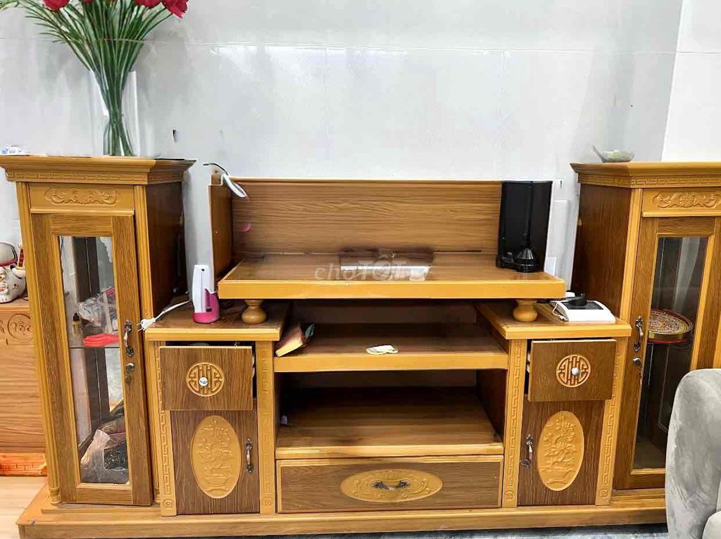 Kệ tivi Gỗ Vân gỗ 2 tủ kính. Mua bán Tủ, kệ gia đình tại Thành phố Thủ Dầu Một Bình Dương được đăng bởi nguyễn minh thành hình 1