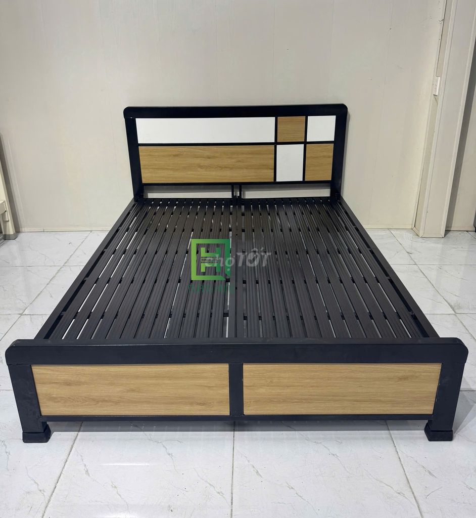 Giường sắt Quang Hùng 1m x 2m Đen, trắng. Mua bán Giường, chăn ga gối nệm tại Thị xã Tân Uyên Bình Dương được đăng bởi Nội Thất Quang Hùng TD hình 1