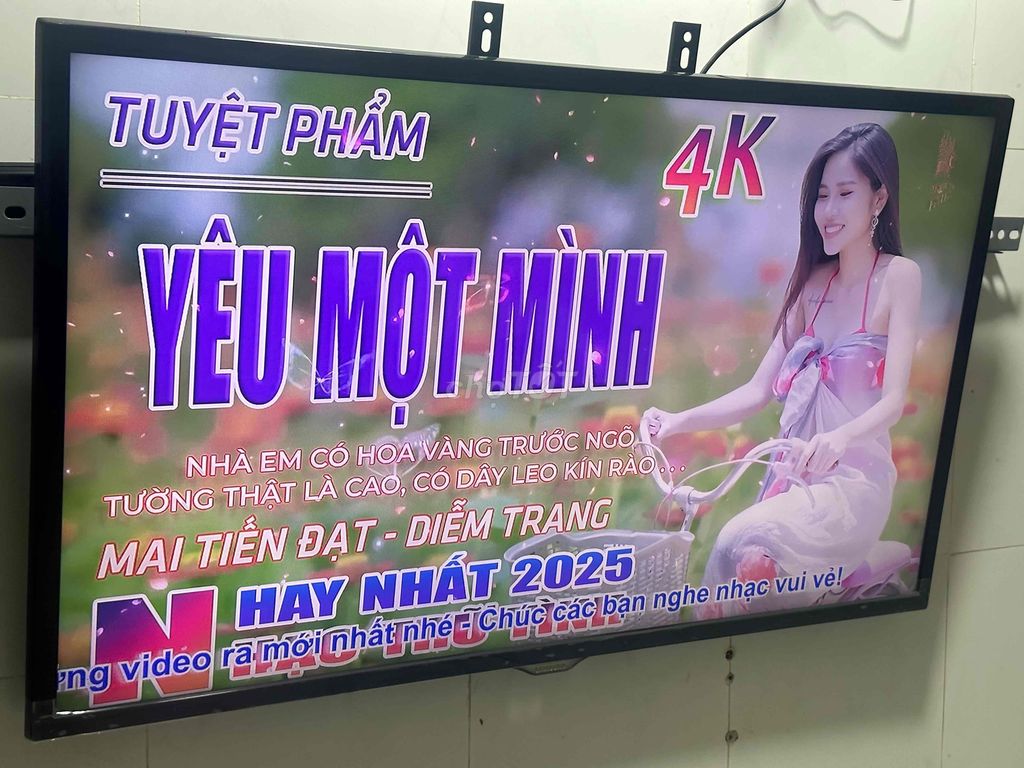 SMART Tivi SAMSUNG 43in mỏng, nguyên zin, sắc nét.