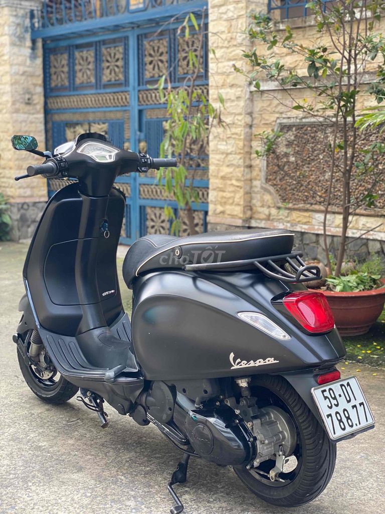Piaggio Vespa Sprint 2014 с красивым сайгоновским номером и тихим родным мотором