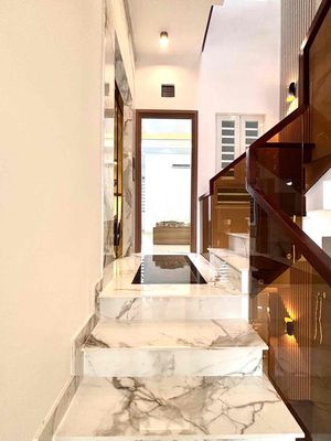 MTKD GẦN CHỢ TÂN HƯƠNG 4x18m 5 TẦNG CHỈ 7 TỶ