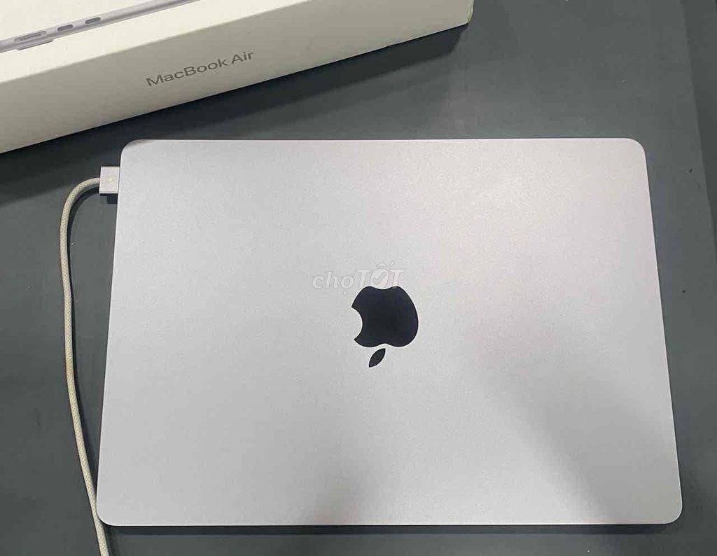 MacBook Air M2 8GB/256GB Xám Fullbox 98.5% zin al. Mua bán Laptop tại Quận 5 Tp Hồ Chí Minh được đăng bởi Phan Thế Phong  hình 1