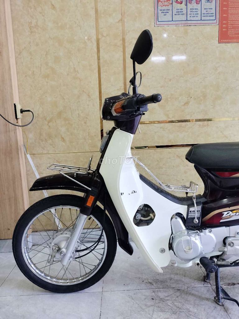 Honda Super Dream 100 2013, сладкий автомобиль Зин Нгуен
