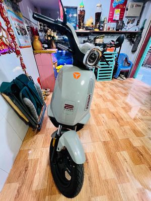 Xe máy điện Yadea Vekoo Xám odo 26km