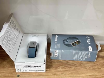 Đồng hồ đeo Fitbit charge 5