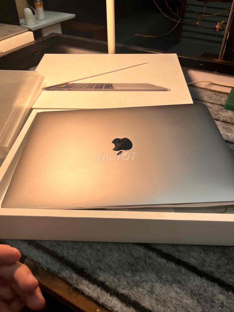 Macbook pro 2020 i5/16Gb/512 13ing màu gray cần ba