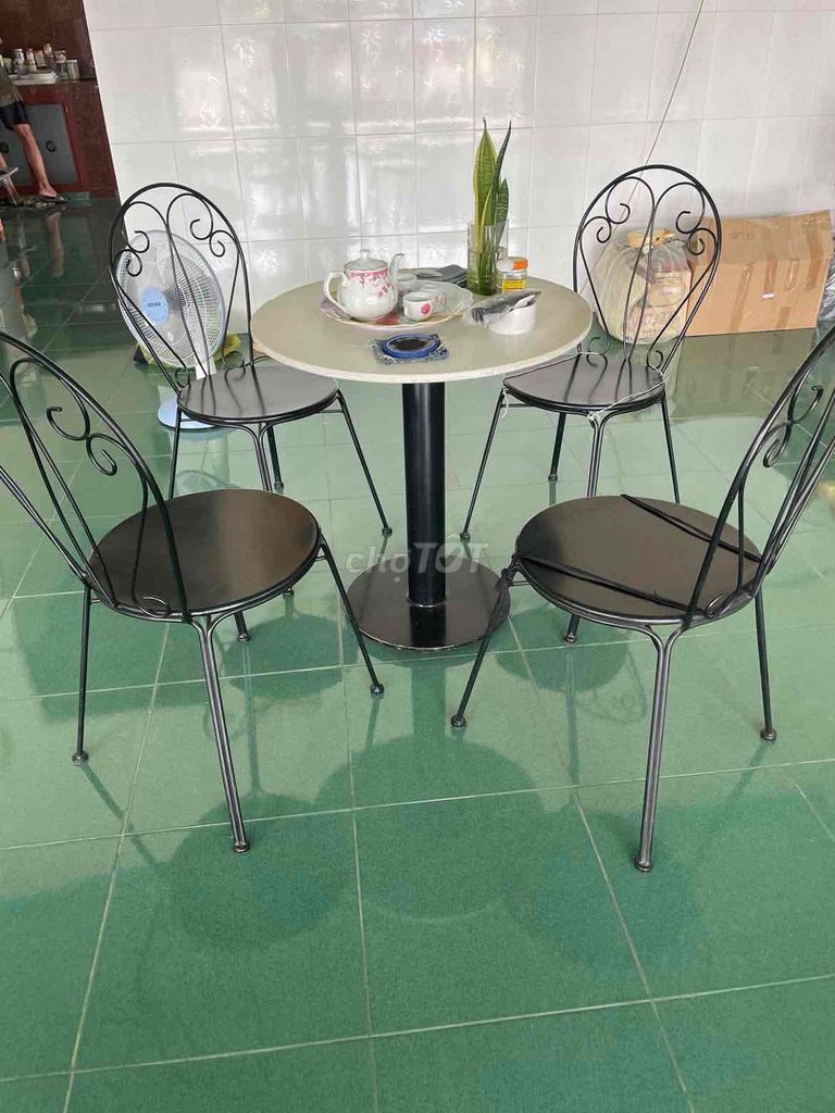 Bộ bàn ghế Kim loại Cổ điển. Mua bán Bàn ghế tại Huyện Củ Chi Tp Hồ Chí Minh được đăng bởi Monica Monica hình 1