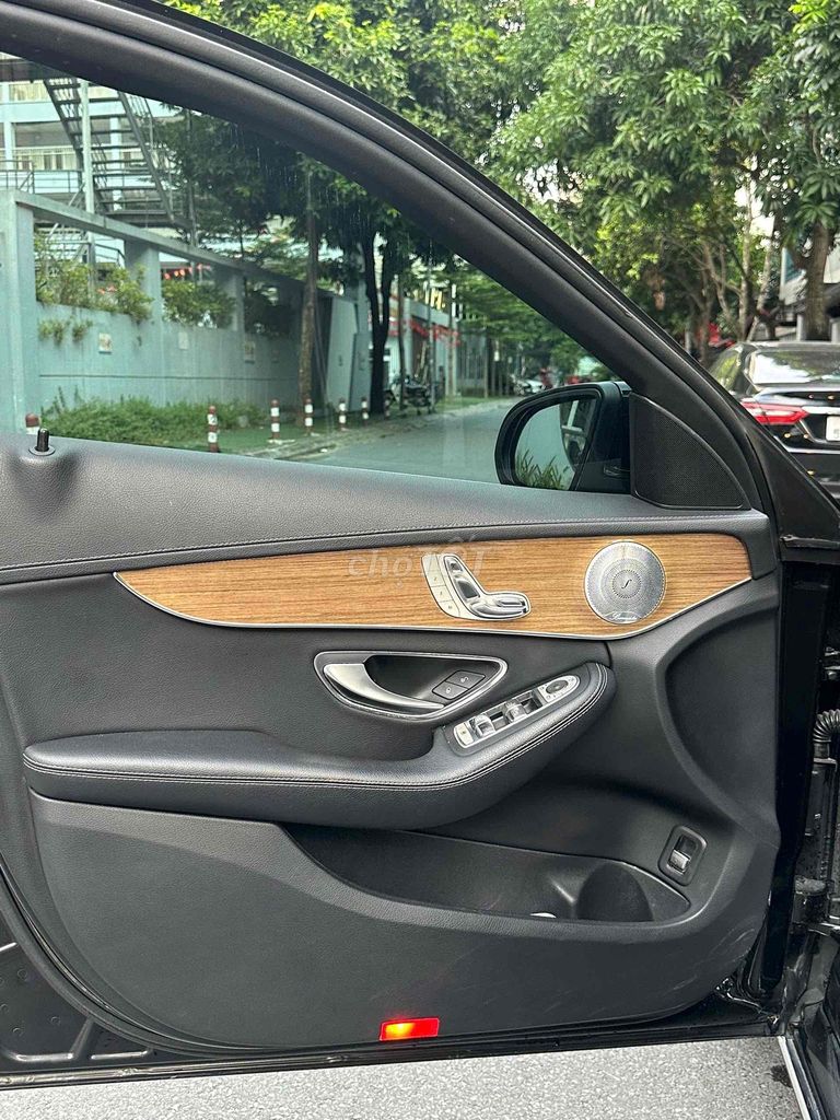 Mercedes C250 Exclusive 2018 màu đen siêu đẹp. Mua bán Ô tô tại Quận Cầu Giấy Hà Nội được đăng bởi Cao Quý hình 8