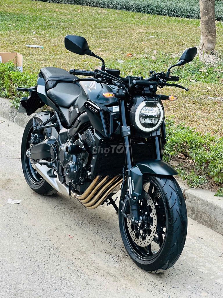 Mạnh Hà Motor bán CB650R 2024 BLACK EDITION 2K KM