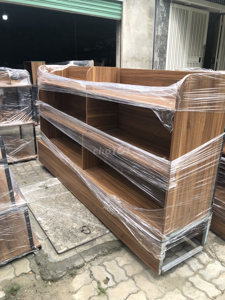 2 Kệ trưng bày dài 2,4m MDF vân gỗ Full LED. Mua bán Tủ, kệ gia đình tại Quận Liên Chiểu Đà Nẵng được đăng bởi Huynh minh phong hình 1