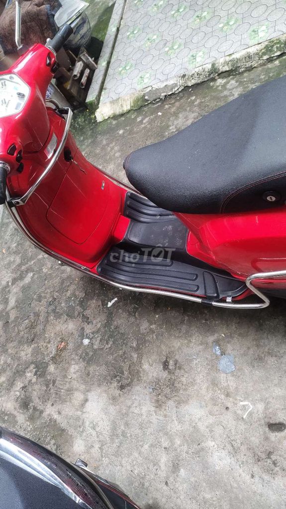 Piaggio Vespa LX 125 Đỏ. Mua bán Xe máy tại Quận Phú Nhuận Tp Hồ Chí Minh được đăng bởi Đinh Tiến Lễ hình 4