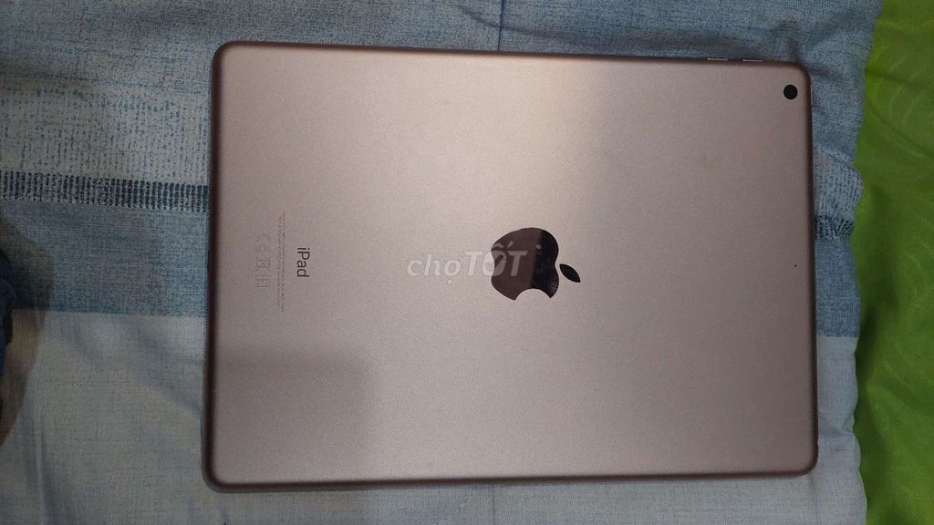 Apple iPad Gen 6 32GB WiFi Vàng hồng. Mua bán Máy tính bảng tại Quận 8 Tp Hồ Chí Minh được đăng bởi Patrick  hình 1