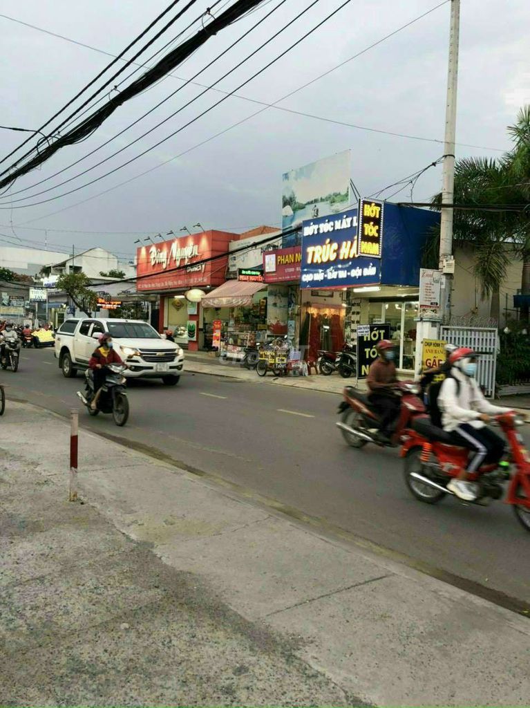 Nhà 6,6x35m đường Phan Văn hớn