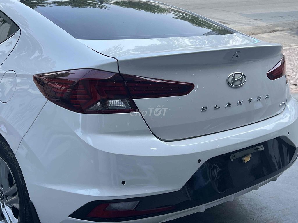HUYNDAI ELANTRA Trắng 2019 mới odo hơn 6 vạn km. Mua bán Ô tô tại Quận 1 Tp Hồ Chí Minh được đăng bởi Nguyên hình 8