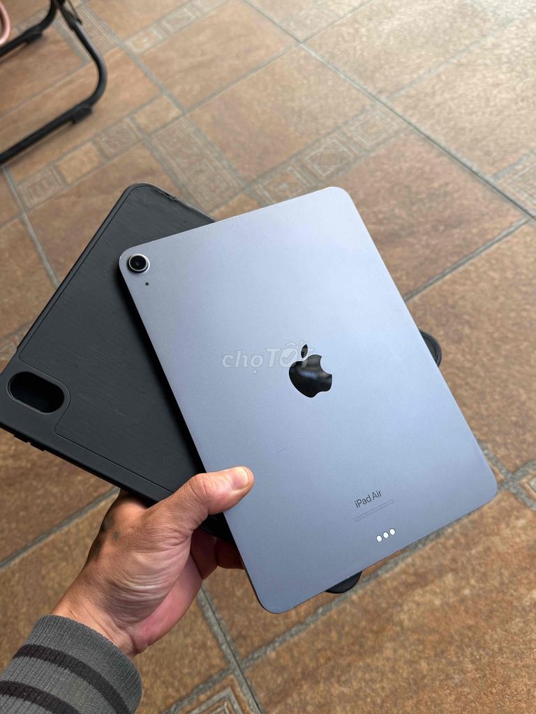 iPad Air 5 M1 64GB Wifi Màn hình trầy. Mua bán Máy tính bảng tại Thành phố Đà Lạt Lâm Đồng được đăng bởi LỘC ĐÀ LẠT hình 1
