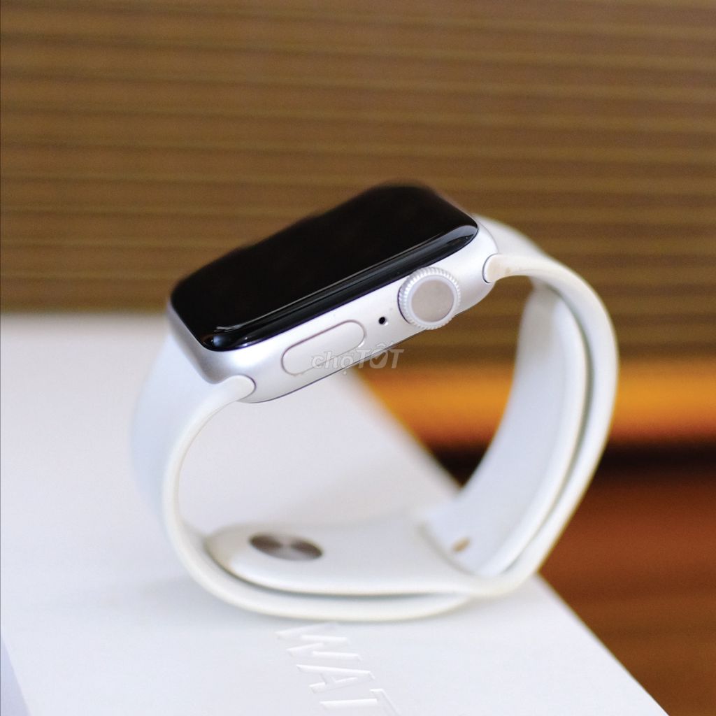 Apple Watch Series 6 Trắng 40mm Mới. Mua bán Thiết bị đeo thông minh tại Thành phố Huế Thừa Thiên Huế được đăng bởi Quốc Tuấn hình 1