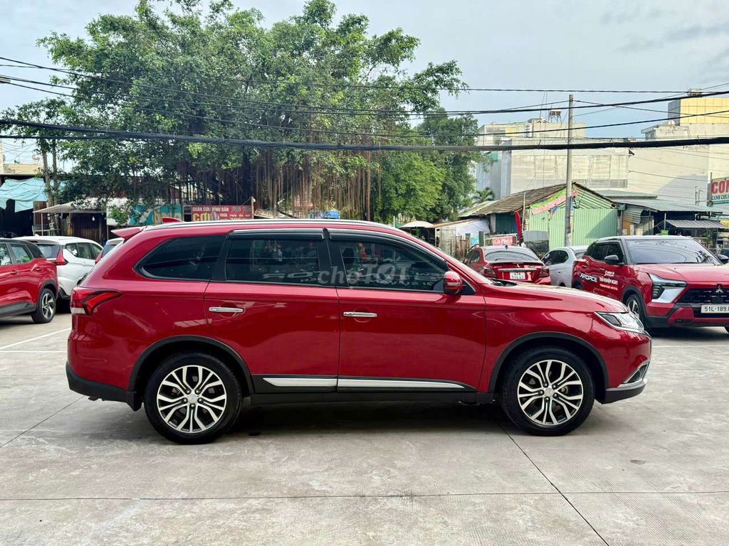 Mitsubishi Outlander CVT 2018 Đỏ - Odo 29300 km. Mua bán Ô tô tại Thành phố Thủ Đức Tp Hồ Chí Minh được đăng bởi Mitsubishi Chính Hãng hình 5
