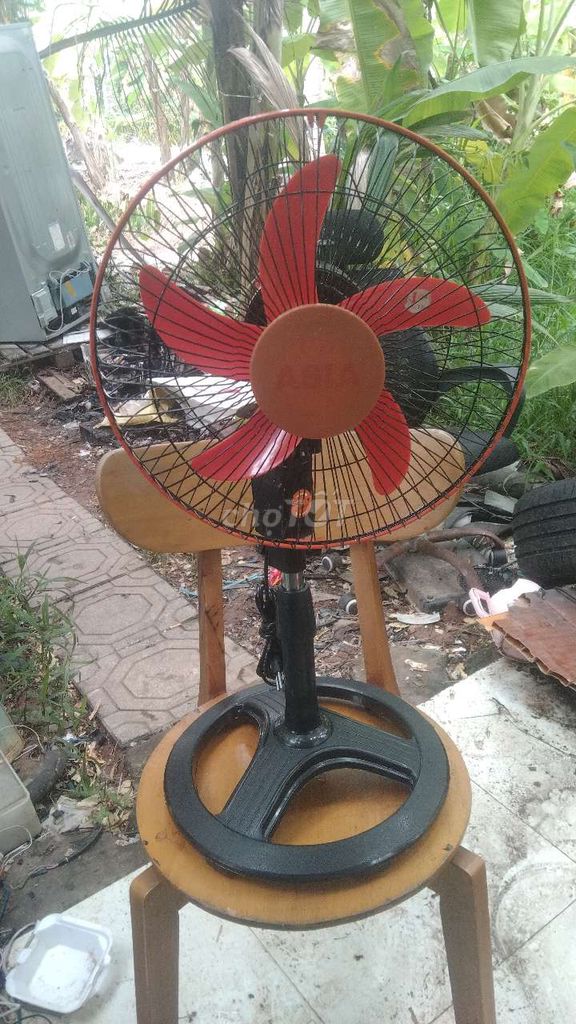 Quạt đứng Đen, Đỏ đã sử dụng. Mua bán Quạt tại Huyện Châu Thành Bến Tre được đăng bởi Nguyễn Hoàng Thái Tâm  hình 1