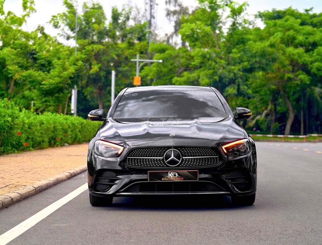 Mercedes E300 mẫu mới 2022 màu đen siêu đẹp
