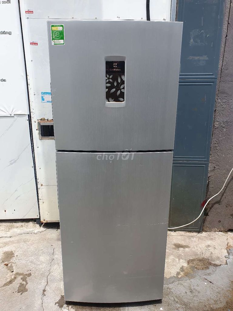 Thanh lý tủ lạnh electrolux 211L.