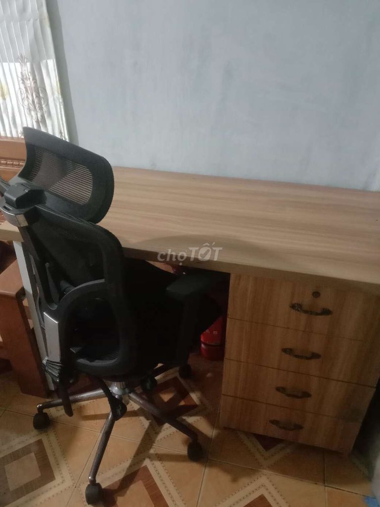 Bộ bàn ghế làm việc chân sắt Trắng. Mua bán Bàn ghế tại Thành phố Vĩnh Long Vĩnh Long được đăng bởi Tùng Ngô Thanh hình 1