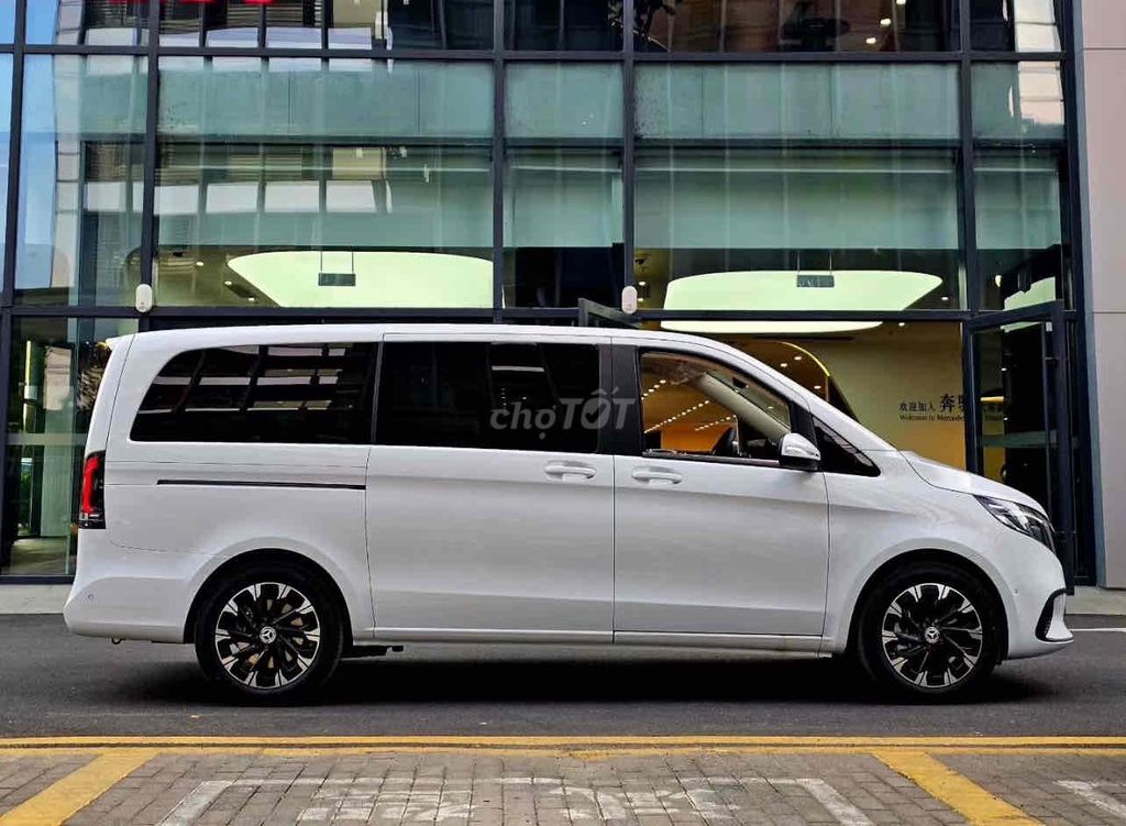 Mercedes Benz V Class 2025 V300 Avantgarde. Mua bán Ô tô tại Quận 7 Tp Hồ Chí Minh được đăng bởi Lâm Hoàng  hình 3