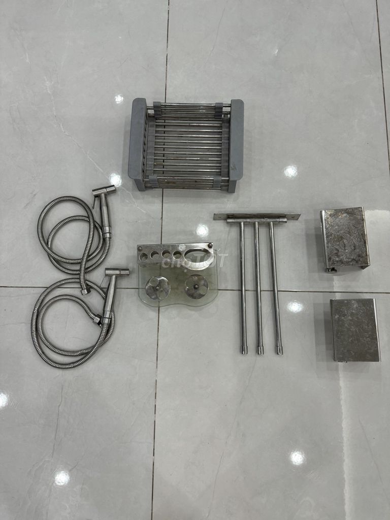 Phụ kiện phòng tắm vòi xịt vắt khăn lô giấy rổ gác. Mua bán Thiết bị vệ sinh, nhà tắm tại Quận Ba Đình Hà Nội được đăng bởi Phạm Thị Thái Hòa hình 1
